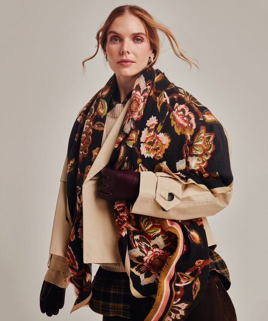 Park Floral Wrap in color black