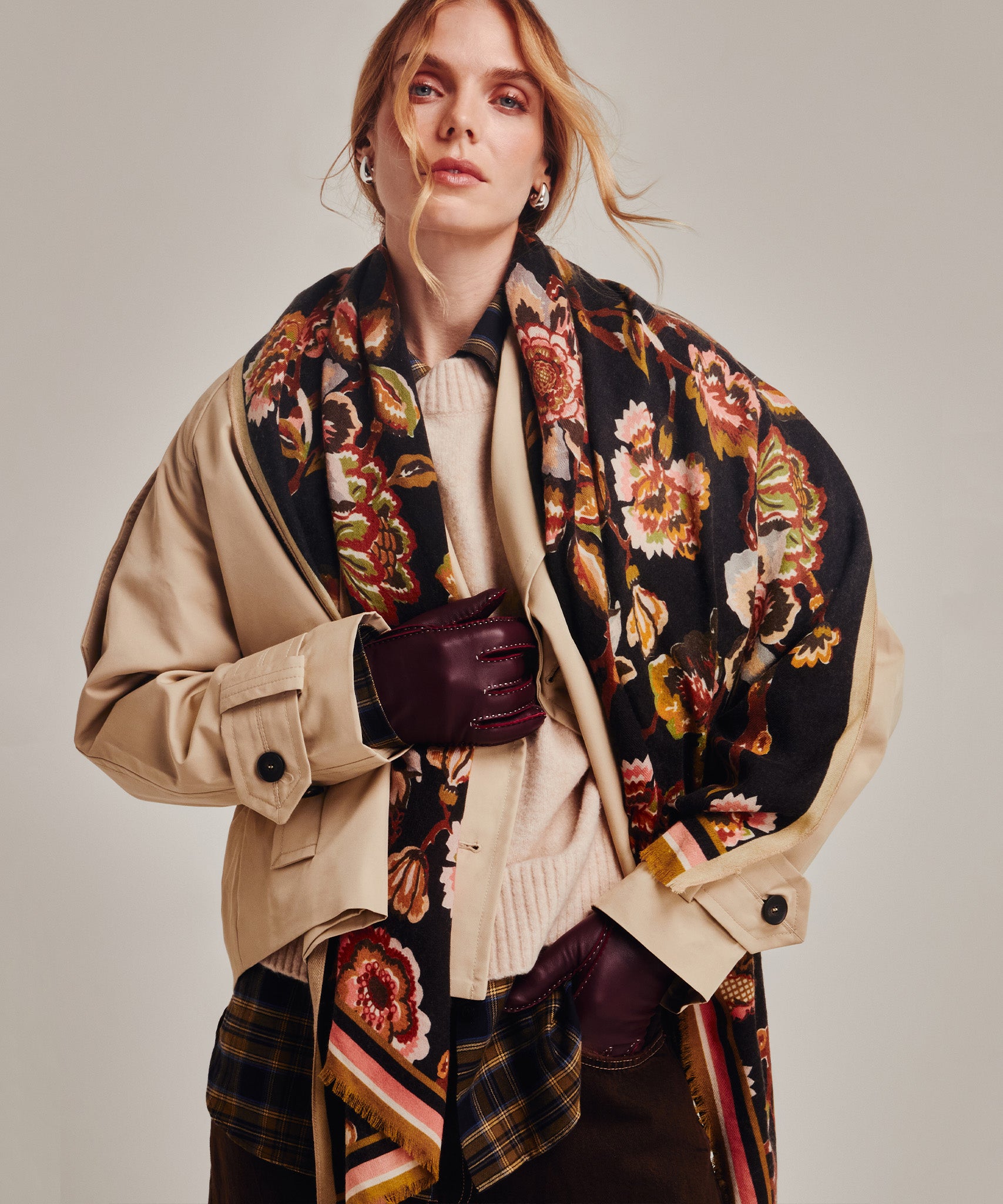 Stitch Detail Leather Glove in color fig