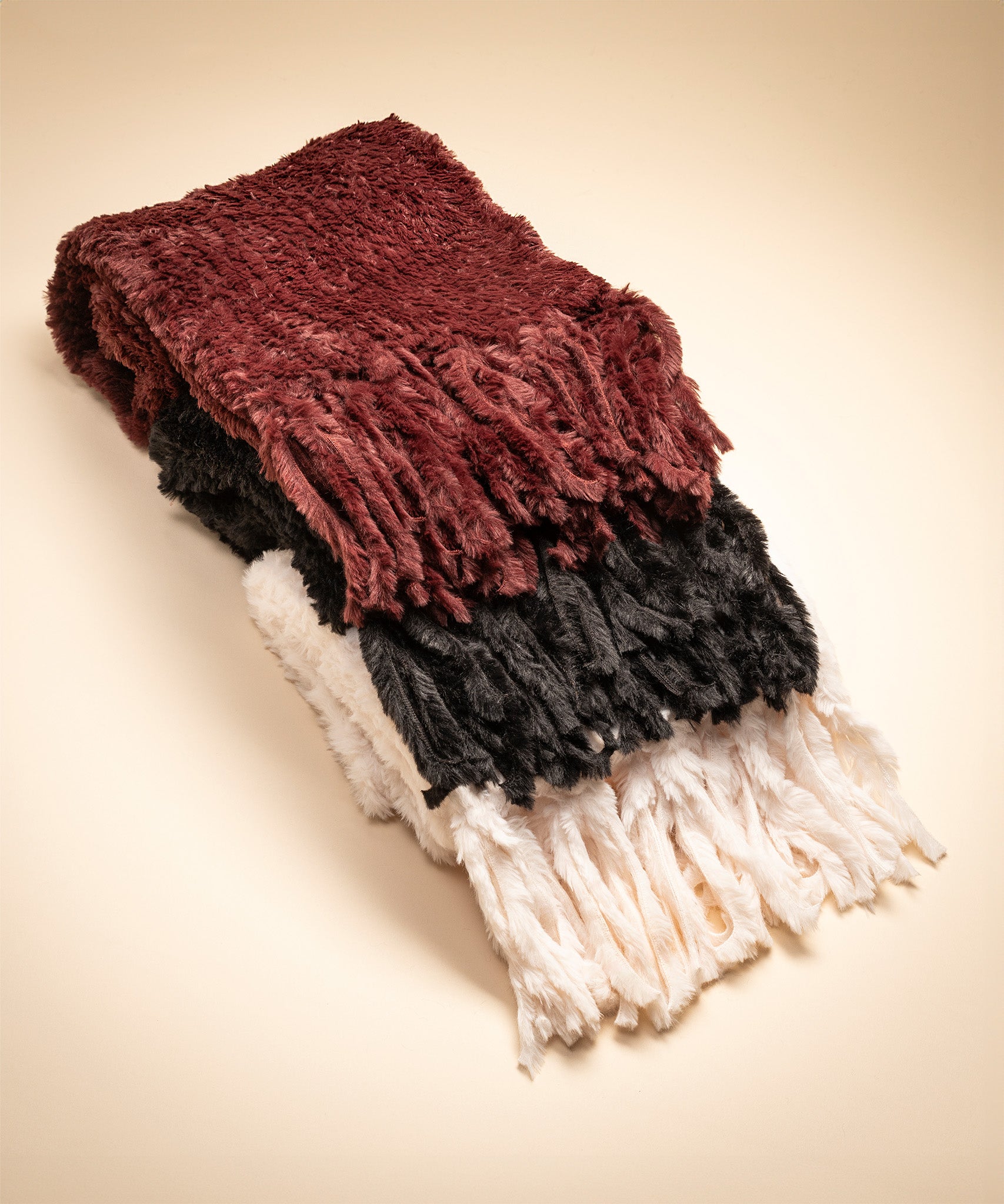 Plush Fur Scarf in color Wine