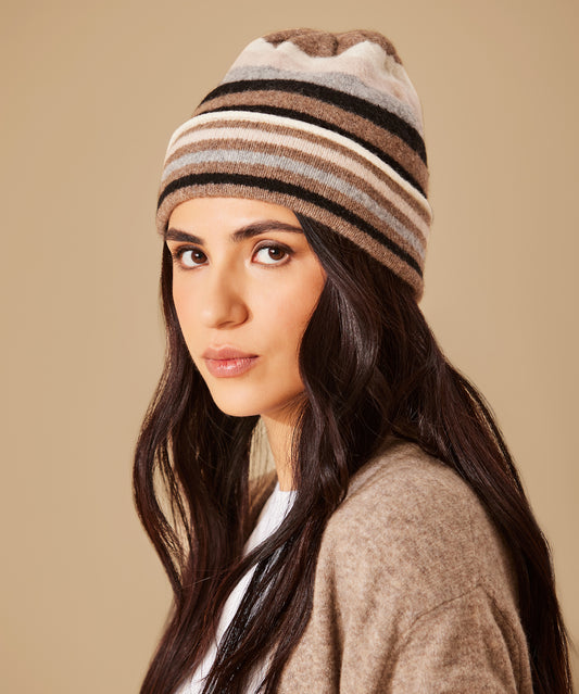 Striped Beanie in color Pebble