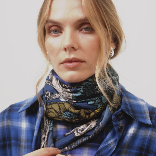 Central Park Square Scarf in color navy