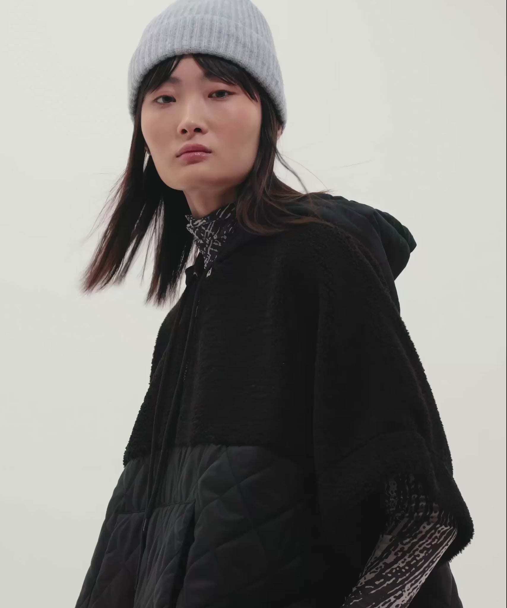 Basic Cardigan Stitch Beanie in color silver