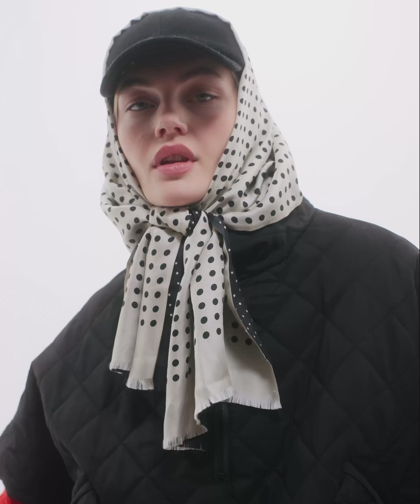 Tubular Dot Scarf in color black