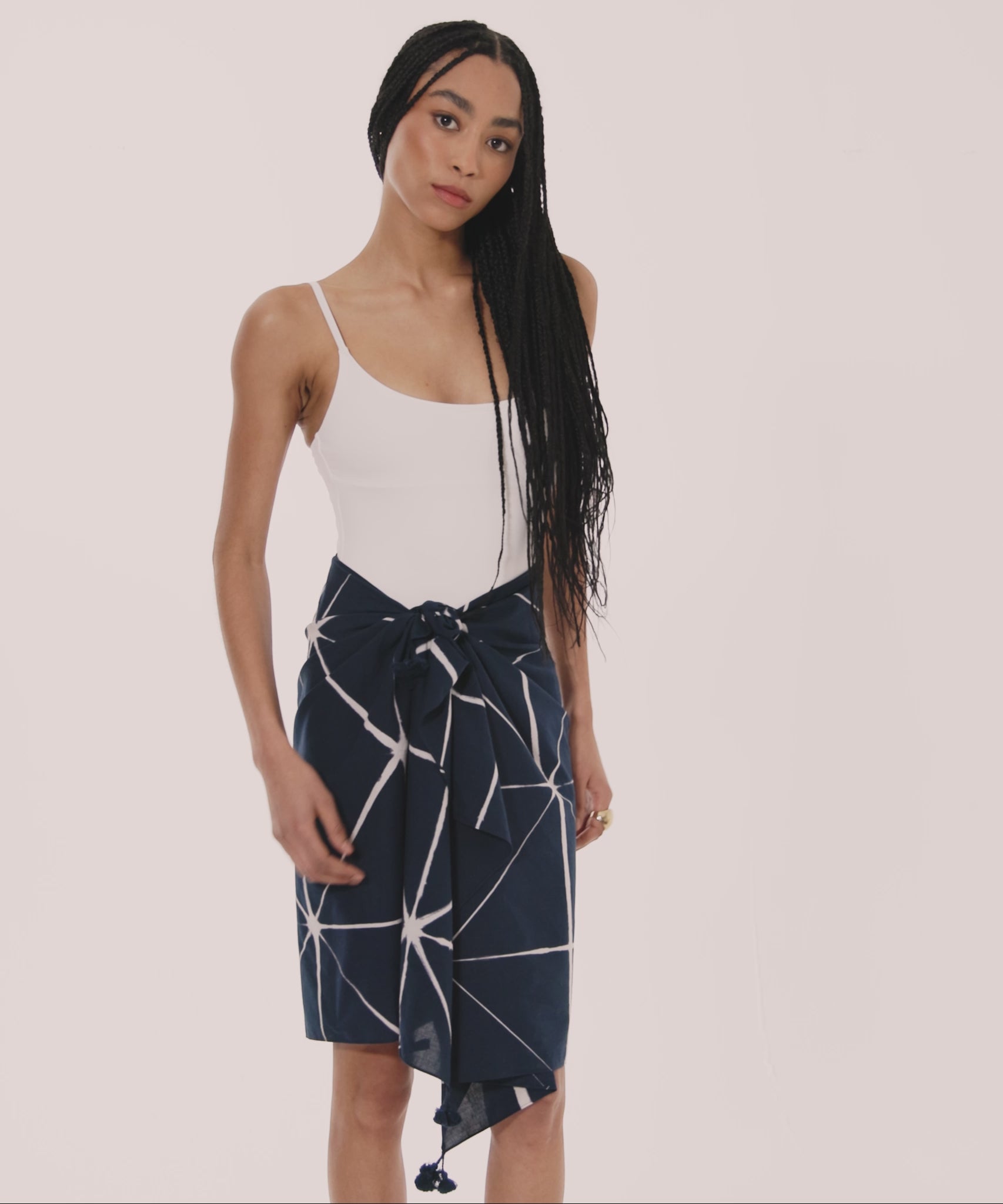 Shibori Sarong And Bag in color indigo