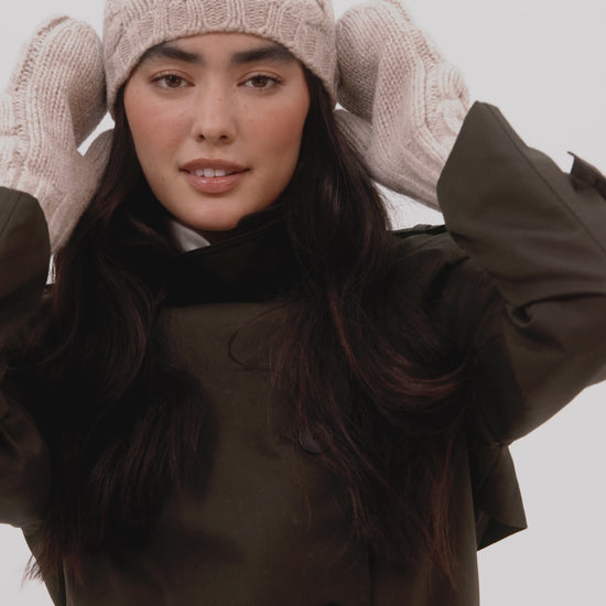 Park Cable Mitten in color farro heather