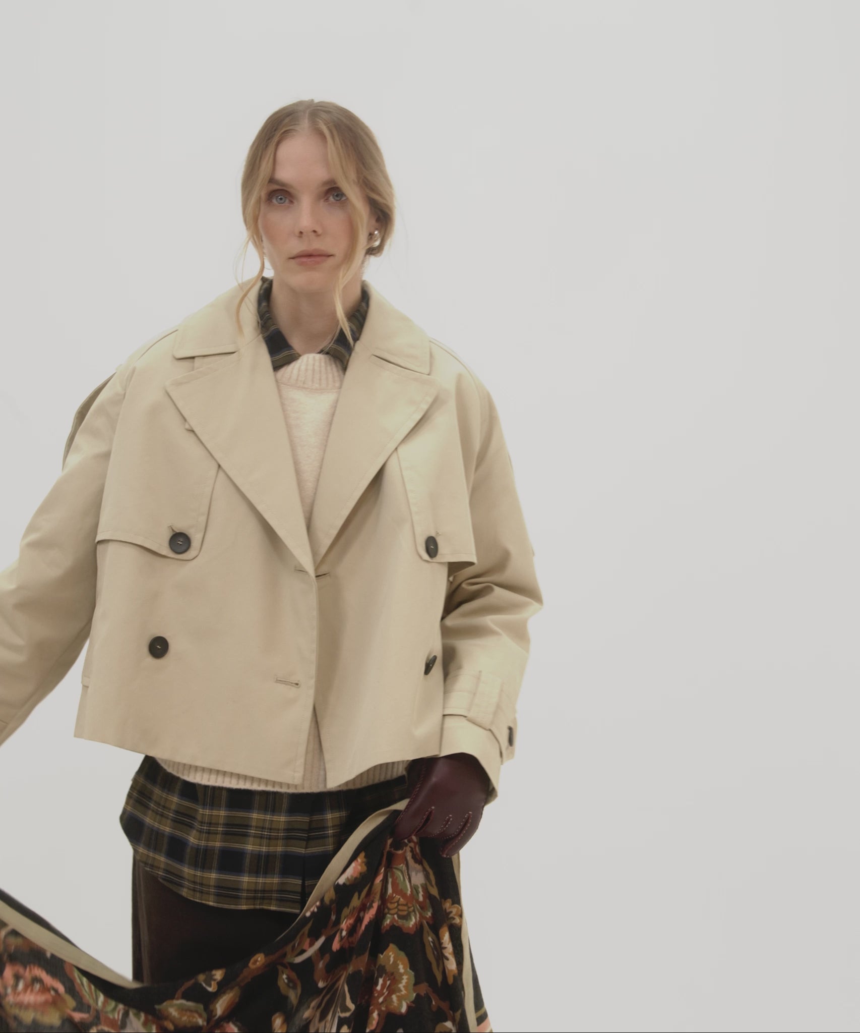 Park Floral Wrap in color black