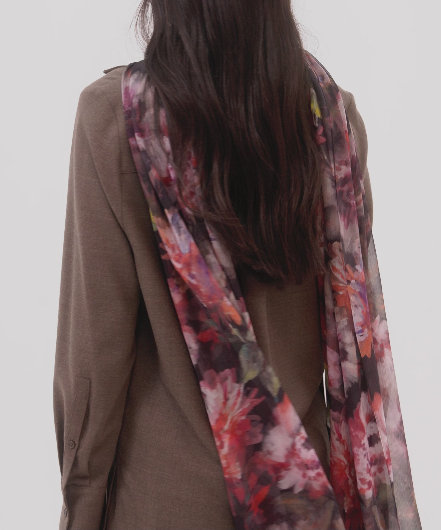 Hazy Floral Crinkle Wrap in color black