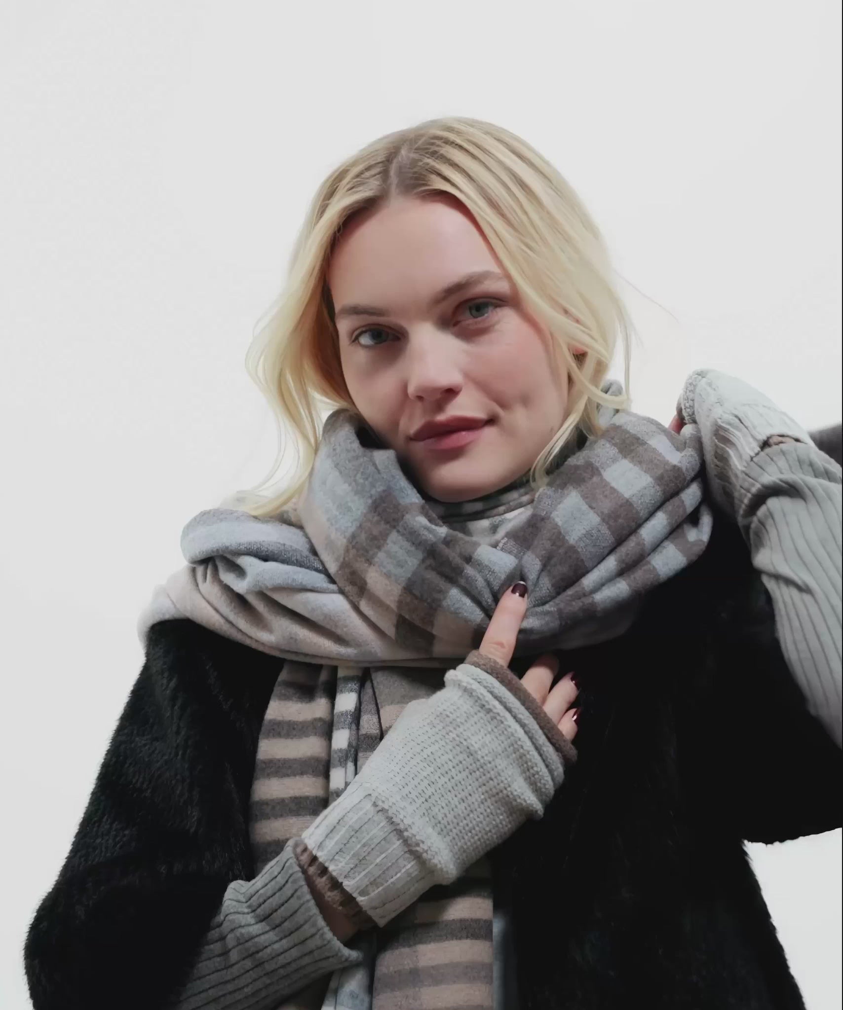 Gramercy Plaid Wrap in color grey heather
