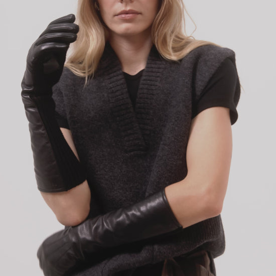 Fully Long Leather Glove in color black