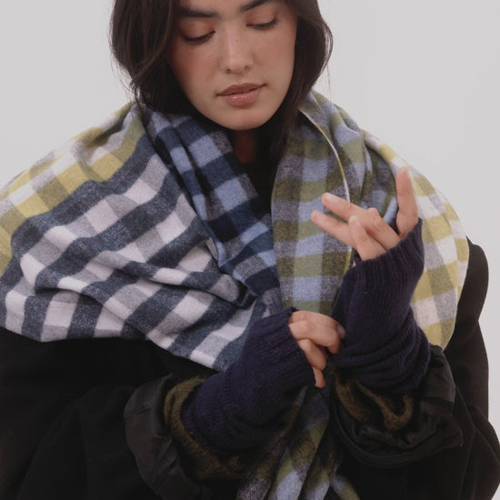 Drapey Armwarmers in color navy