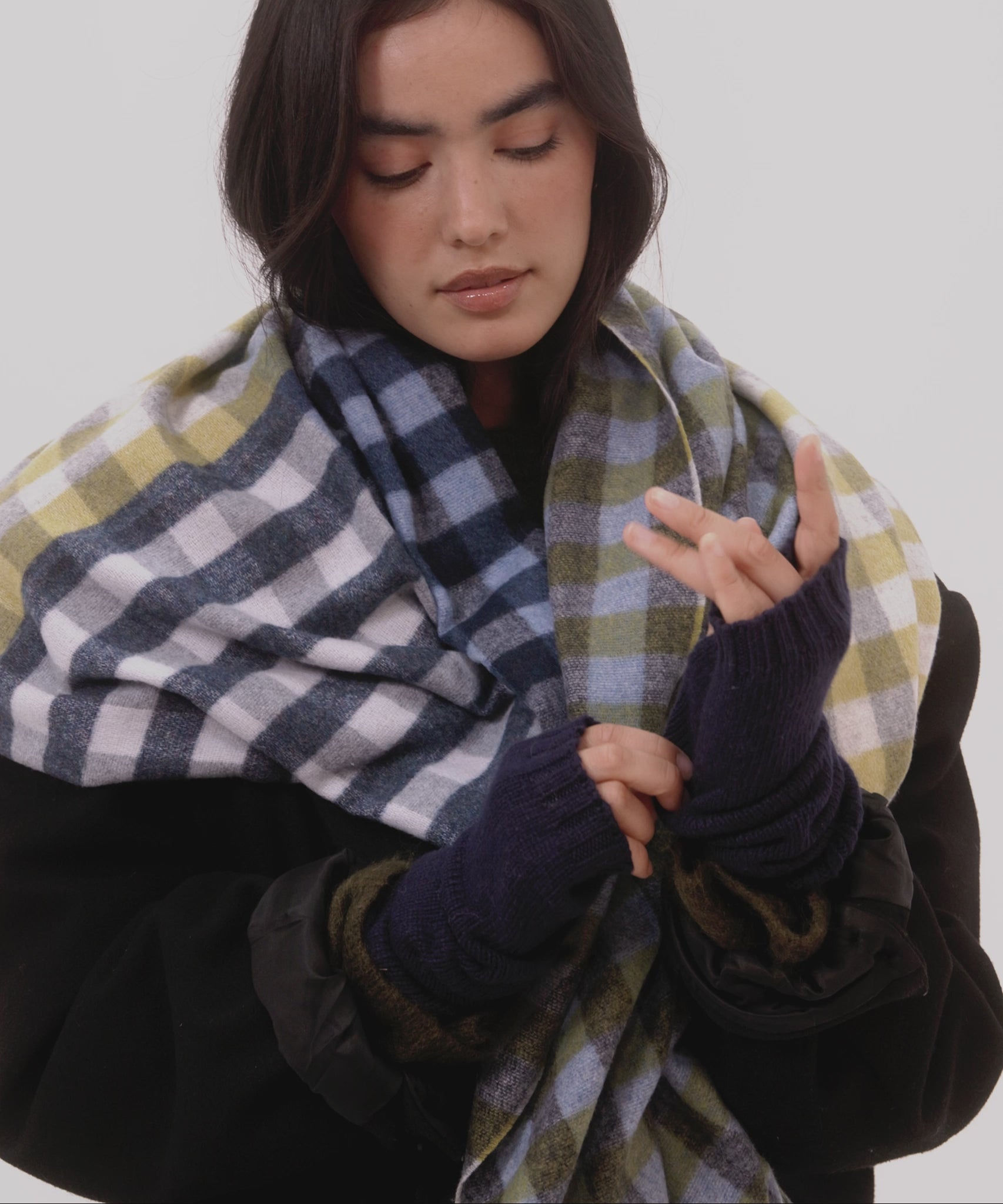 Drapey Armwarmers in color navy