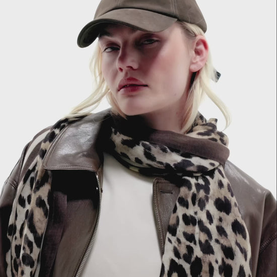 Leopard Wrap in color camel