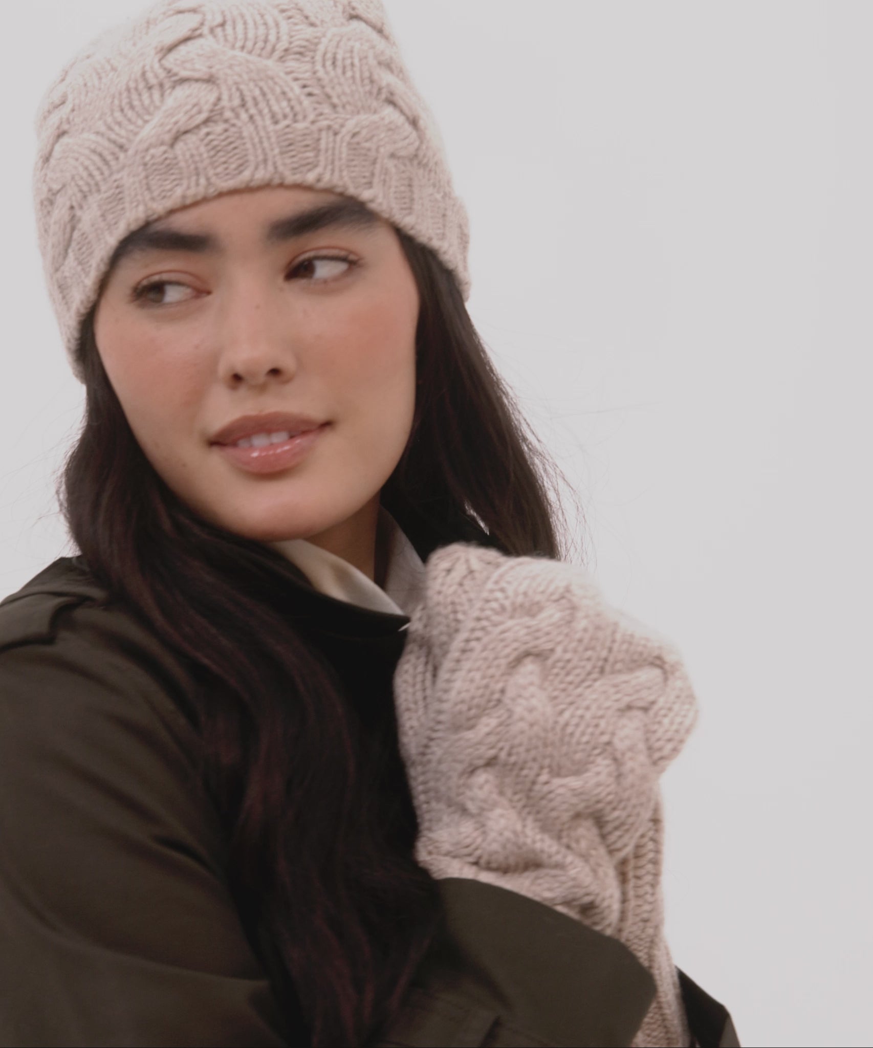 Park Cable Beanie in color farro heather