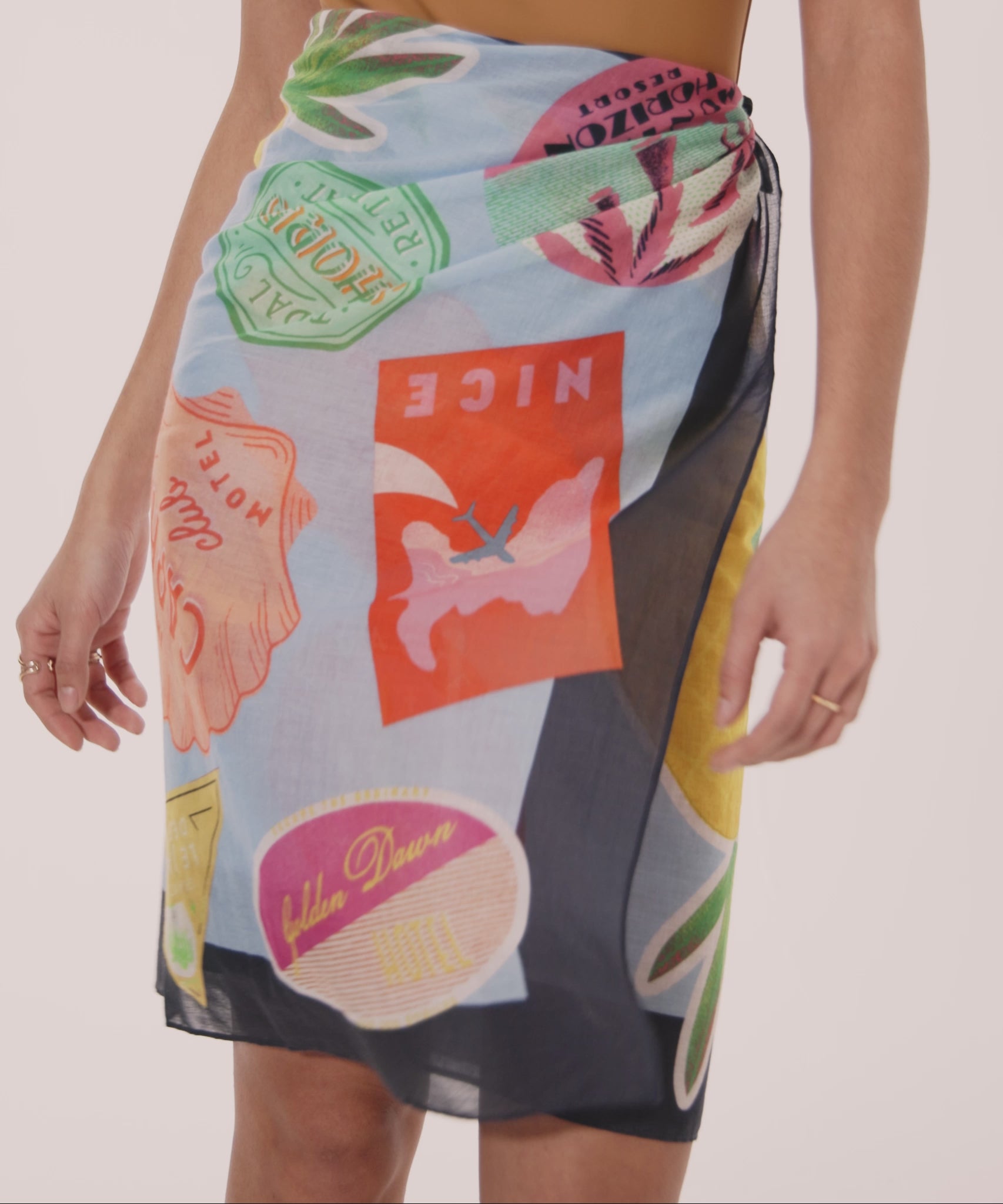 Travel Stickers Sarong in color multi