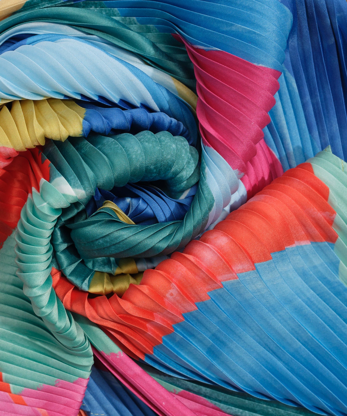 Painterly Composition Pleated Diamond in color multi