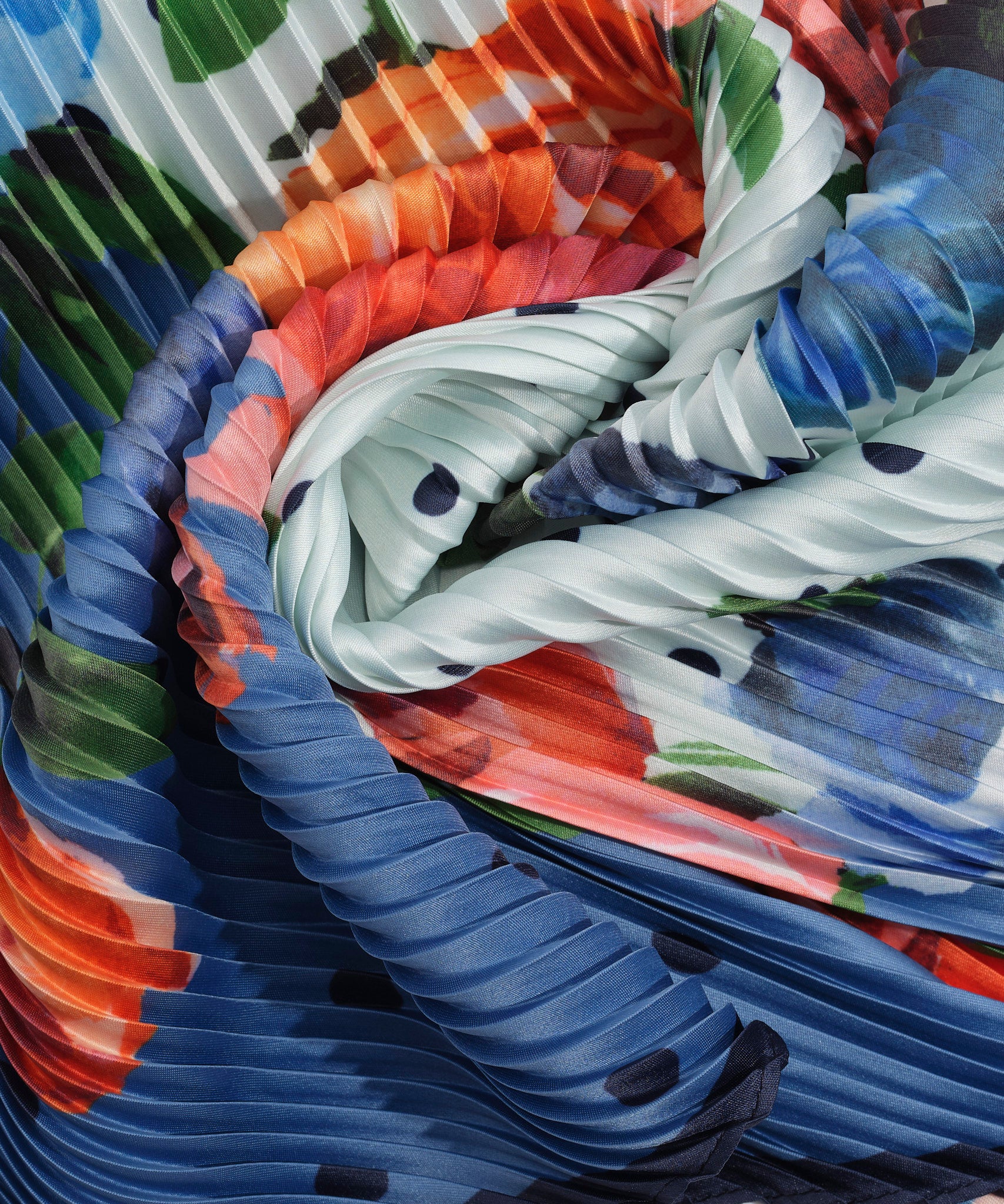 Classic Rose Pleated Diamond in color chambray