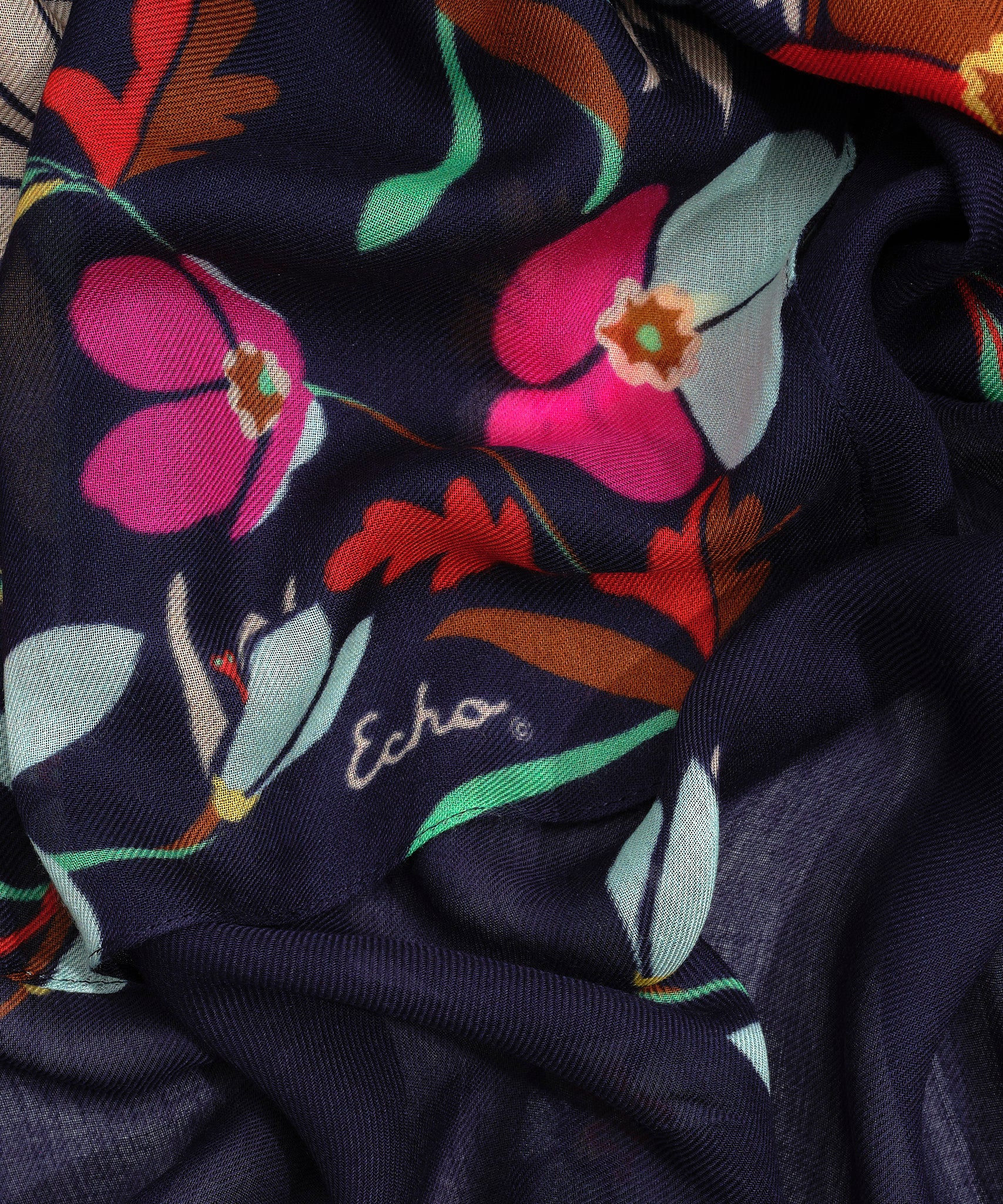 Falling Flowers Wrap in color navy