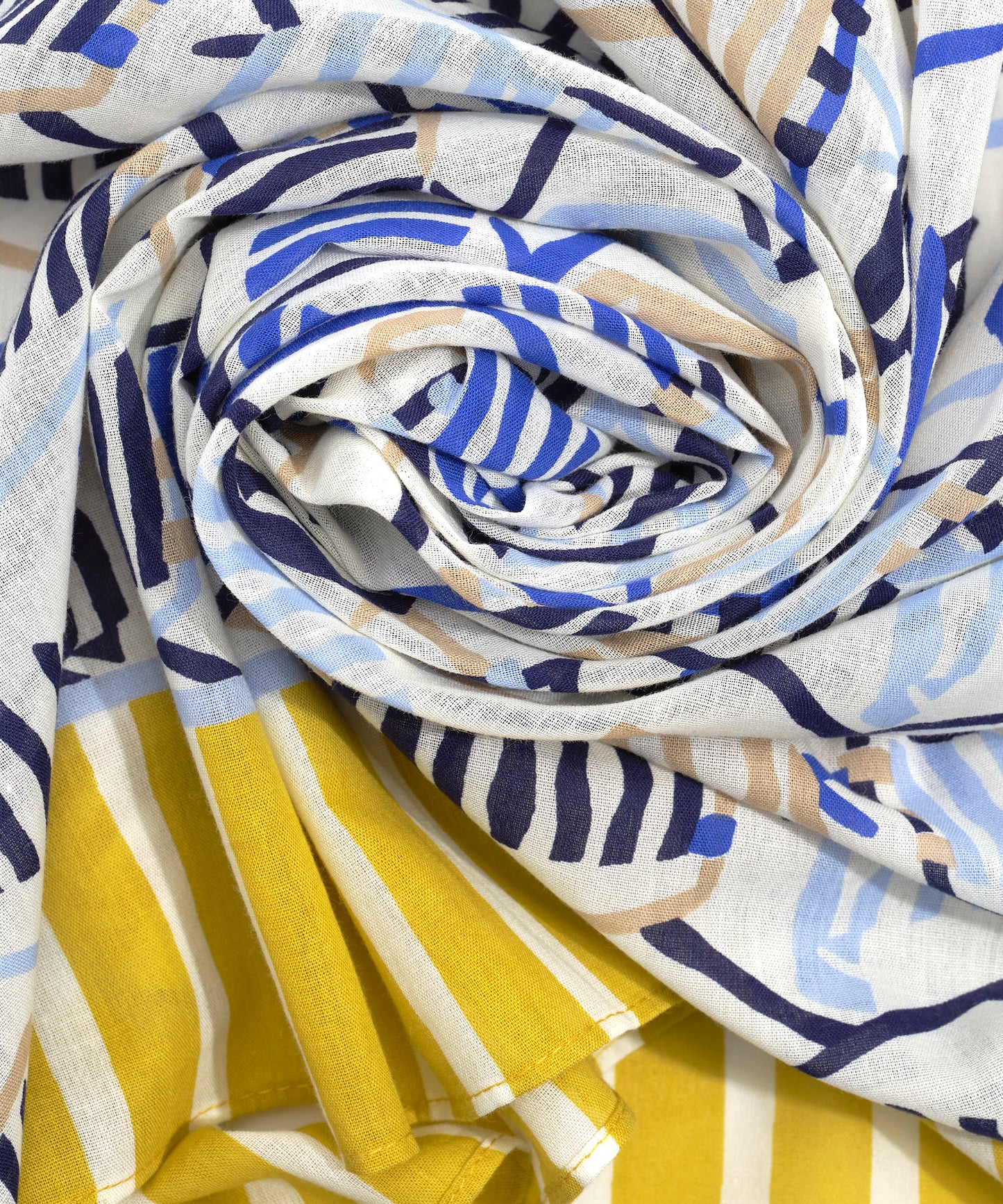 Beach Lounge Sarong in color ultramarine