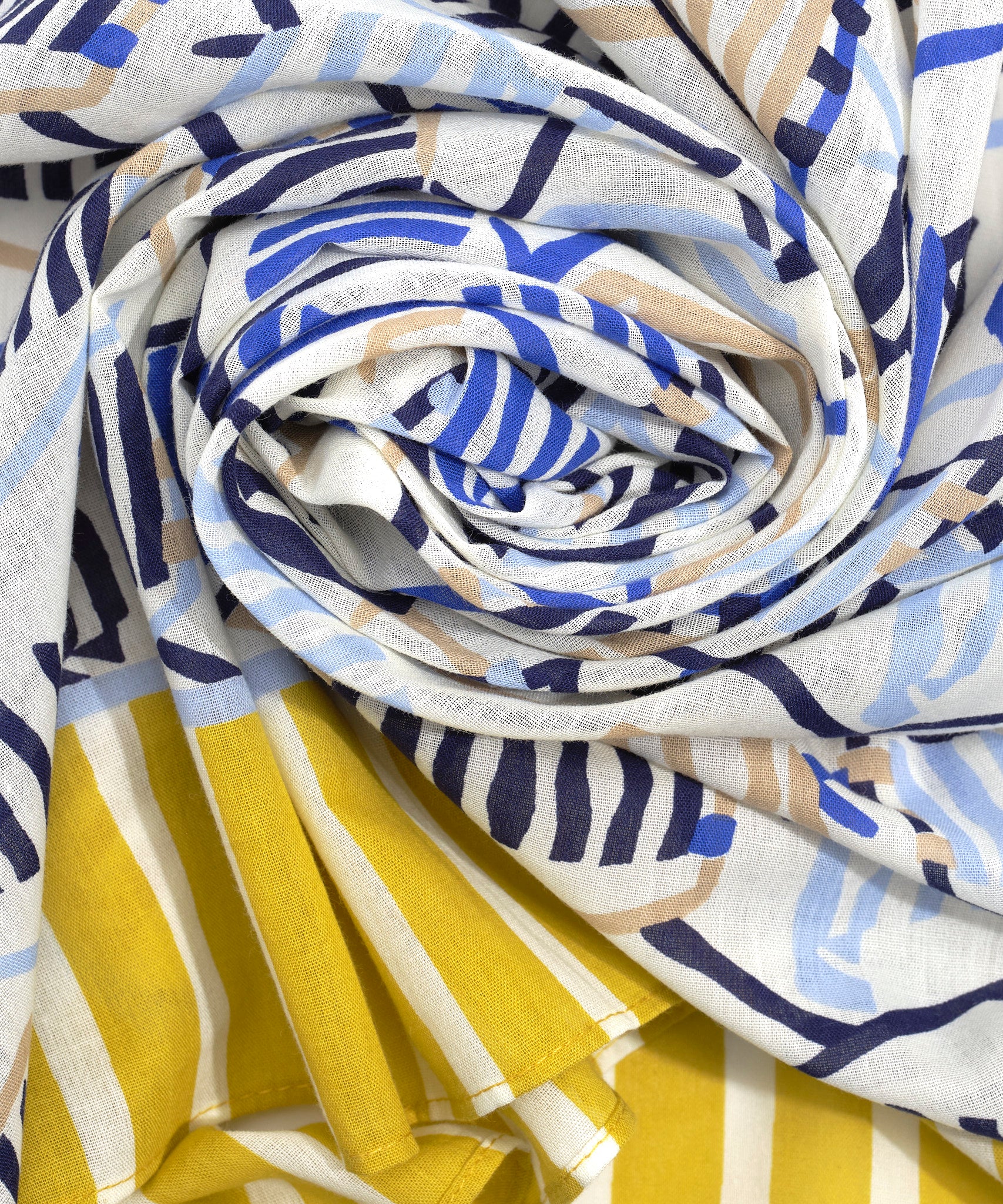 Beach Lounge Sarong in color ultramarine