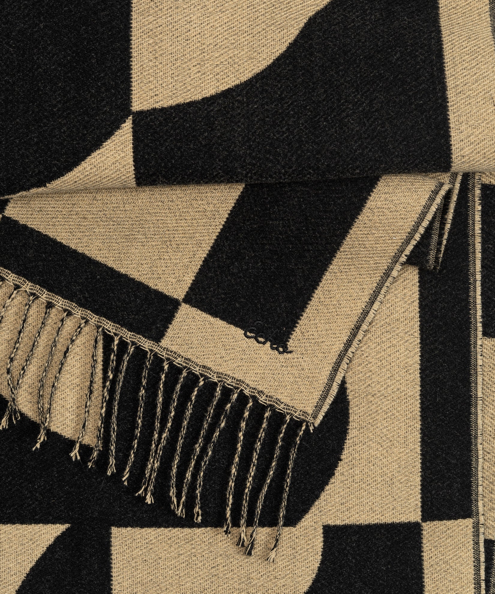 Geo Double Face Jacquard Scarf in color black