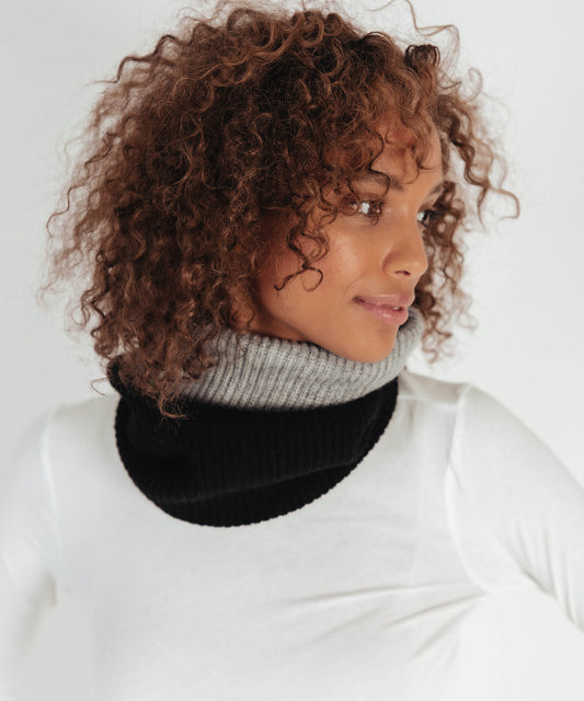 Cashmere Blend Neck Warmer in color Black